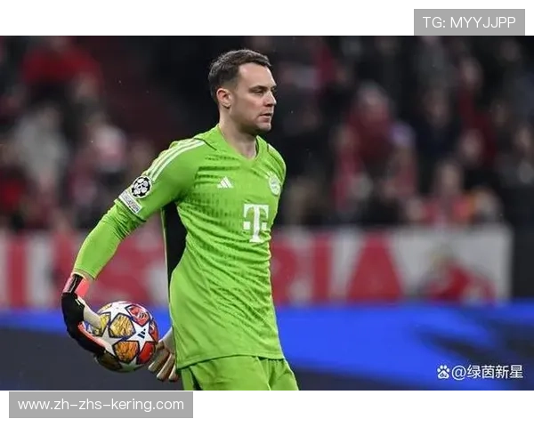 诺伊尔与武什科维奇赛后交流，老将指导新星